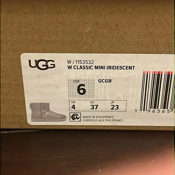 Ugg Australia Classic Mini Iridescent Boots new Glacier Grey Women’s Size 6